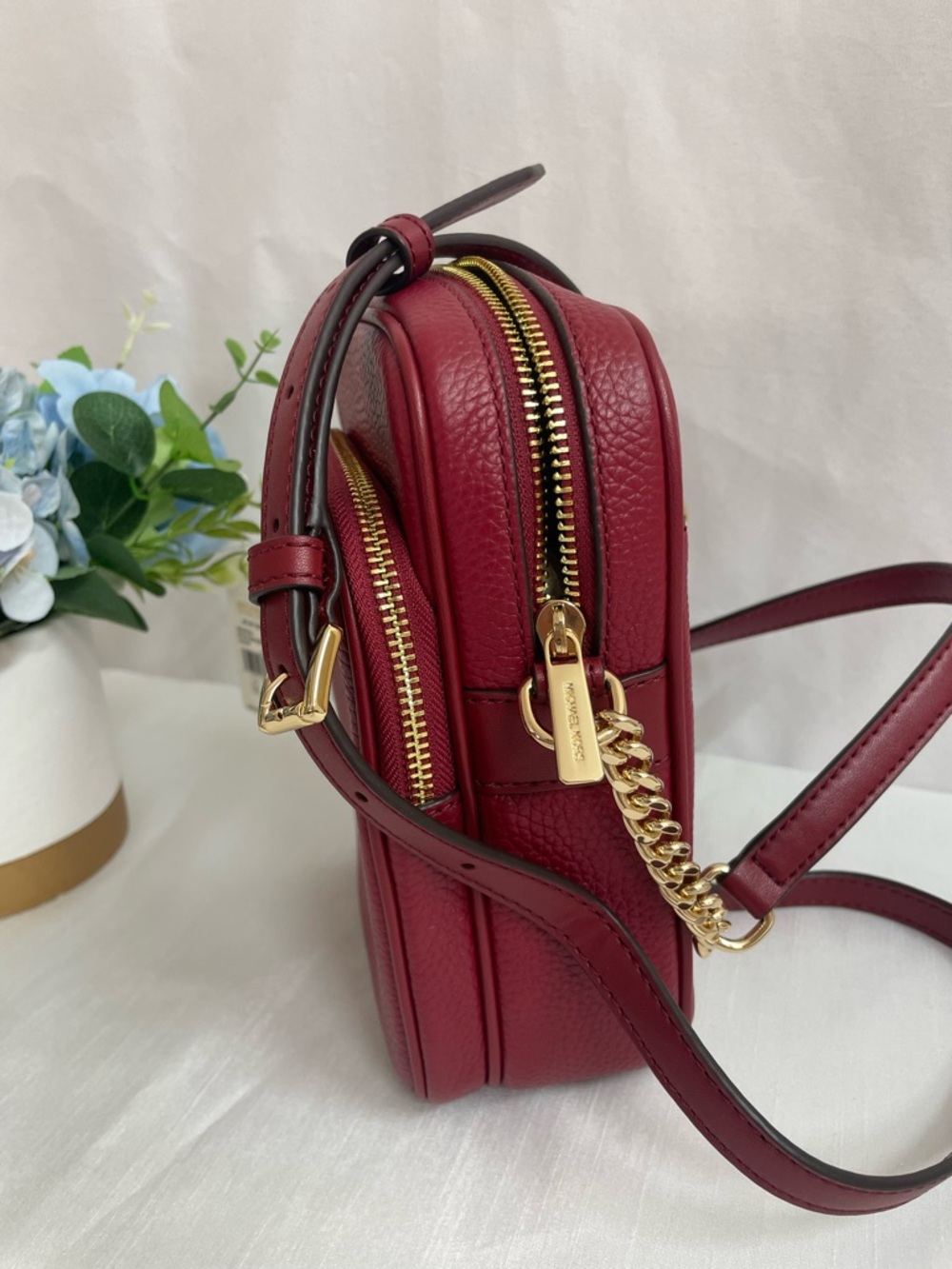 Michael Kors Jet Set Travel Medium Pebbled Leather
Crossbody Bag  cherry - Picture 5 of 14